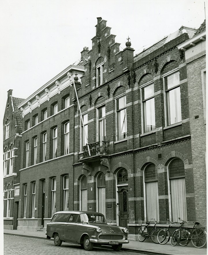 3. 3  Van Tuldenstr. 15 - 19 620606  volgnr.2199 voorgevels .jpg